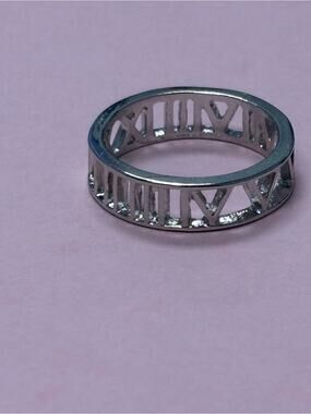 Silver Tone Roman Numeral Ring – Size 7 / 17mm – NWOT ✨